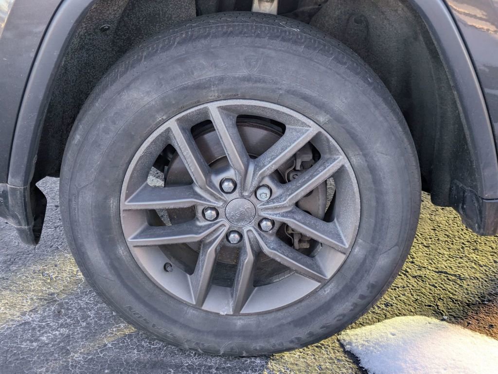 Used 2016 Jeep Grand Cherokee Laredo 75th Anniversary image 12