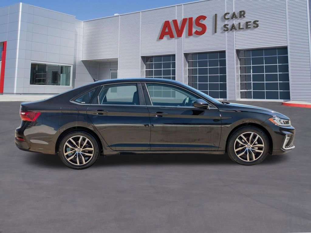 Used 2025 Volkswagen Jetta SE image 5