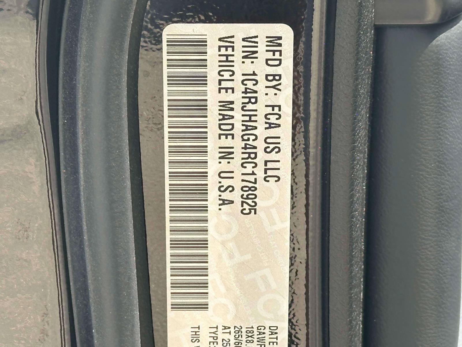 Used 2024 Jeep Grand Cherokee Altitude AWD/4WD image 18