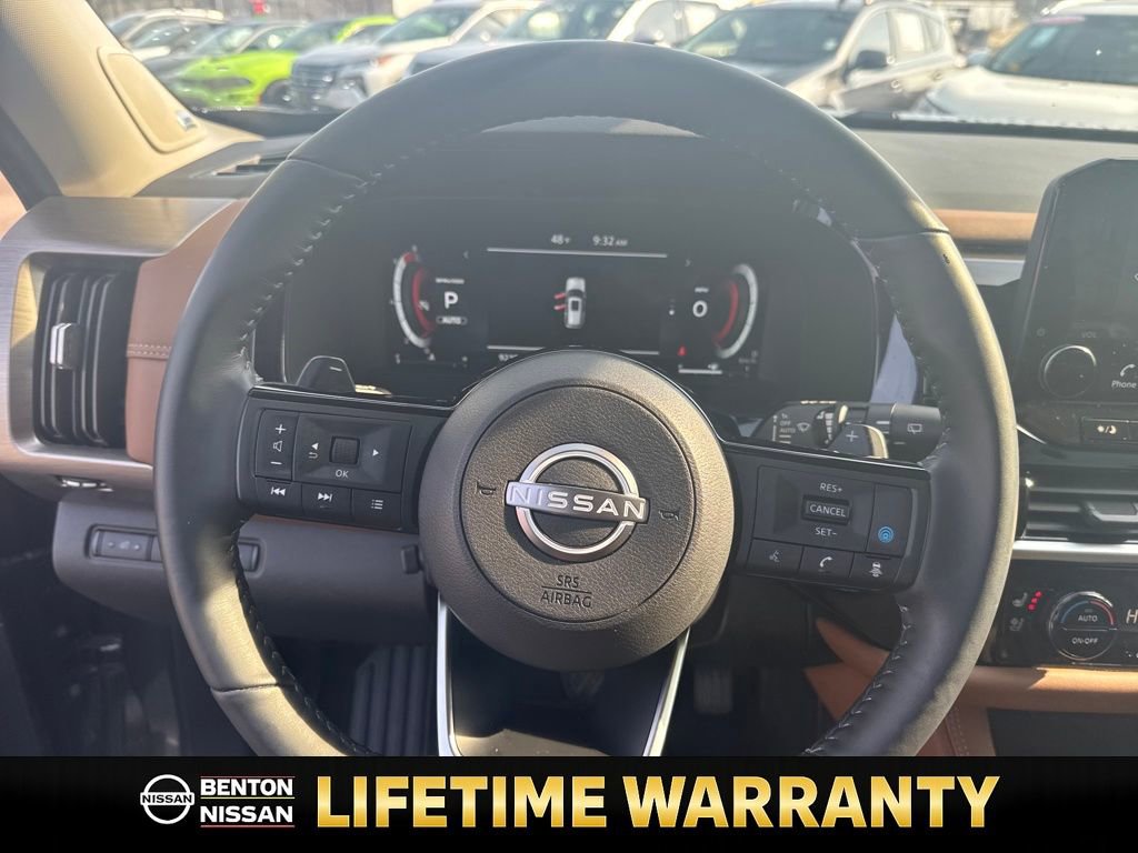 Certified 2025 Nissan Pathfinder Platinum w/ Black Appearance Package image 16