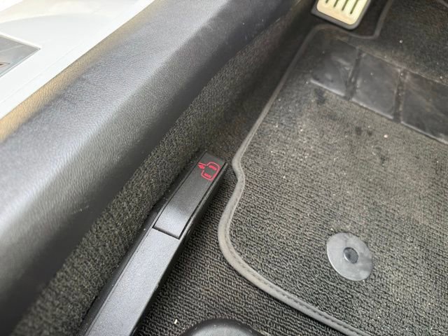 Used 2016 Chevrolet Corvette Stingray Convertible w/ Carbon Flash Badge Package image 17