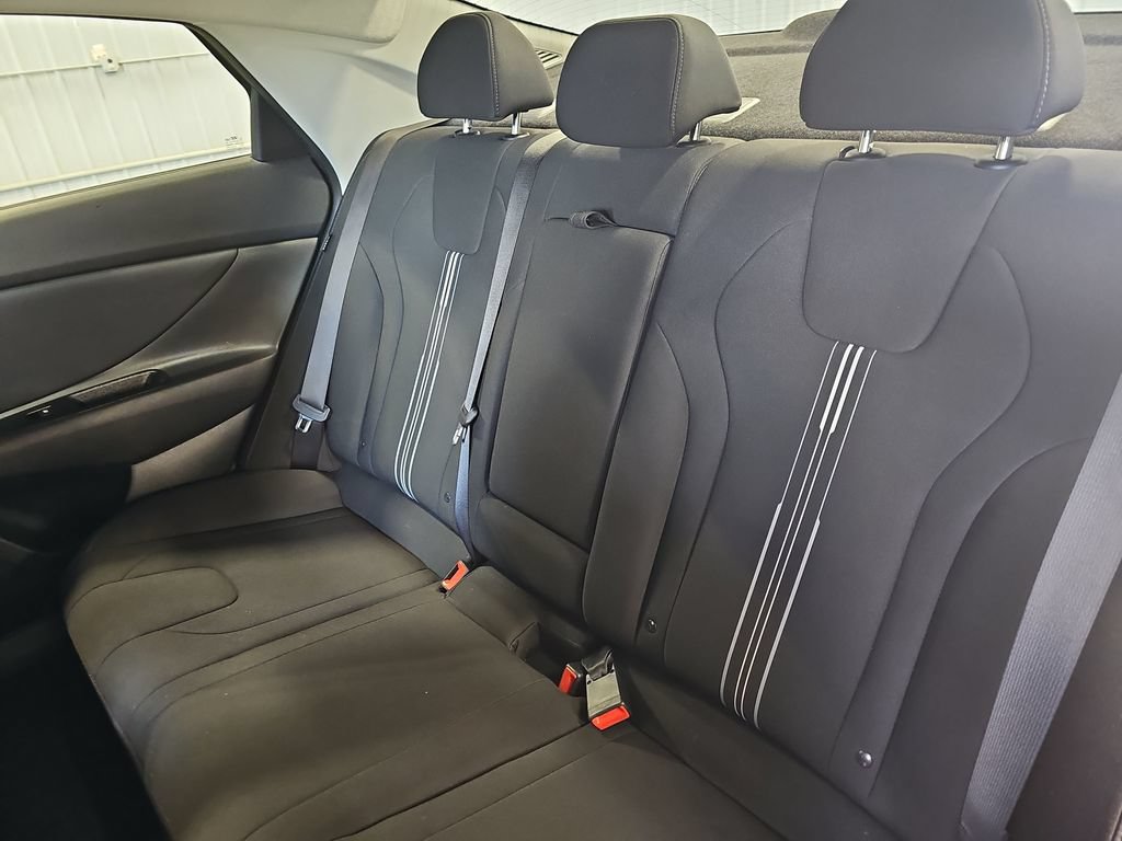 Certified 2025 Hyundai Elantra SEL FWD image 23