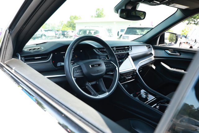 Used 2023 Jeep Grand Cherokee L Laredo RWD image 25