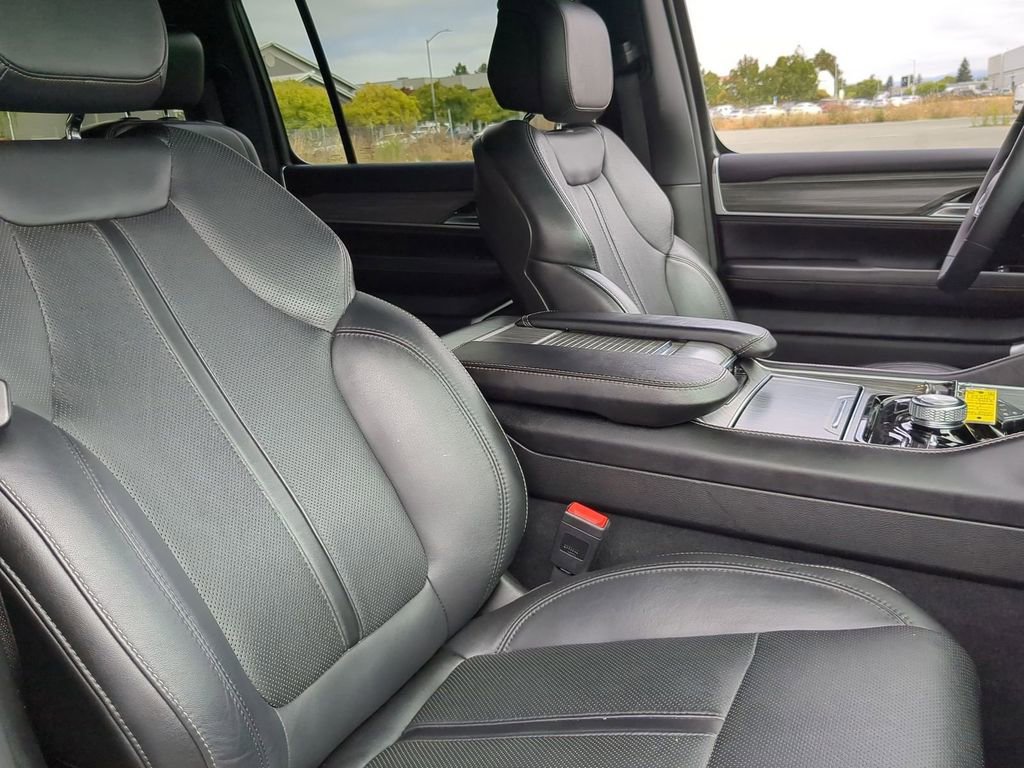 Used 2023 Jeep Wagoneer L Series III w/ Preferred Equipment Group image 8