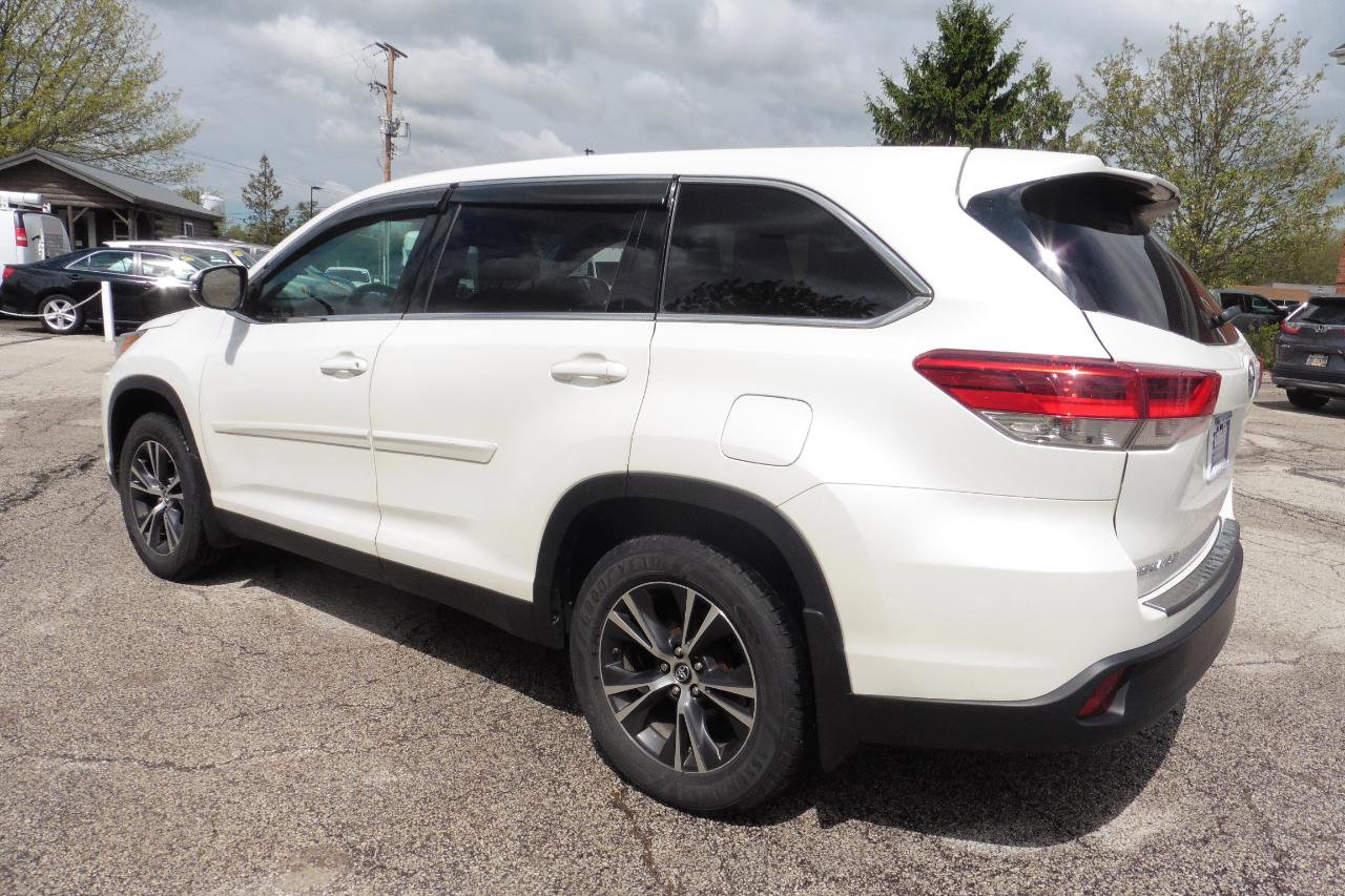 Used 2019 Toyota Highlander LE w/ Protection Package #3 AWD/4WD image 2