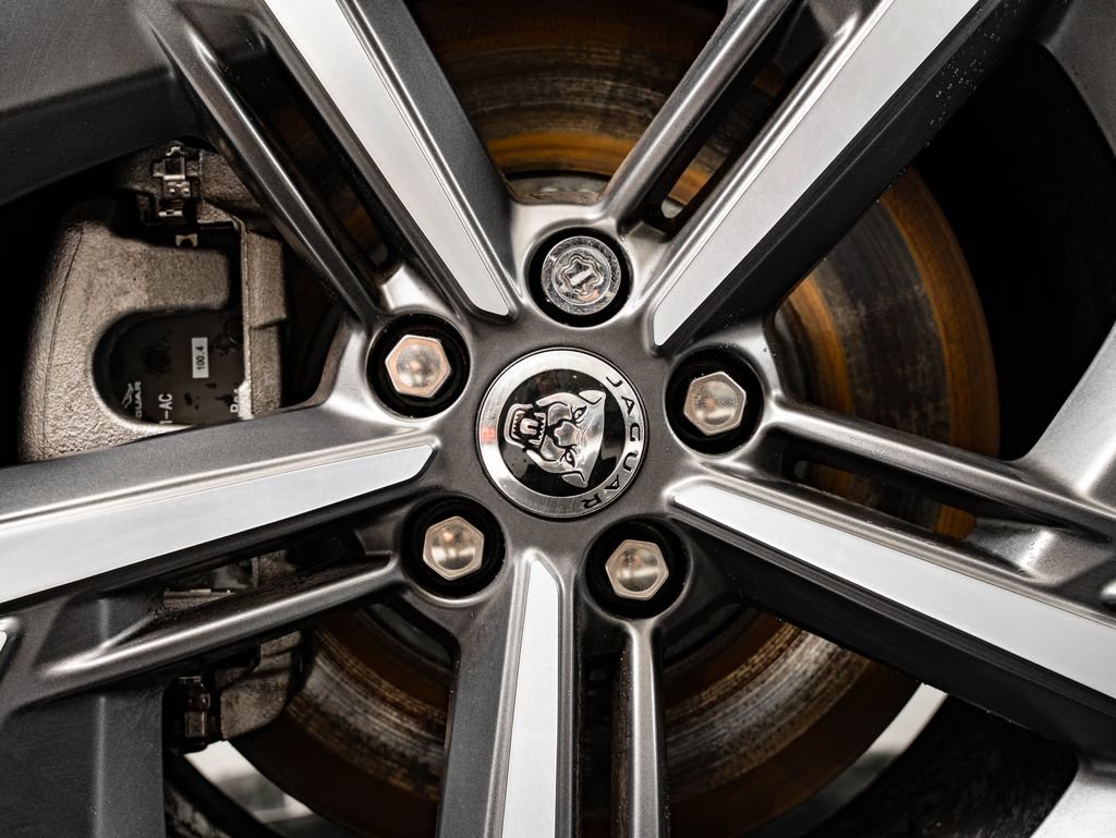 Certified 2024 Jaguar E-PACE R-Dynamic SE AWD/4WD image 8