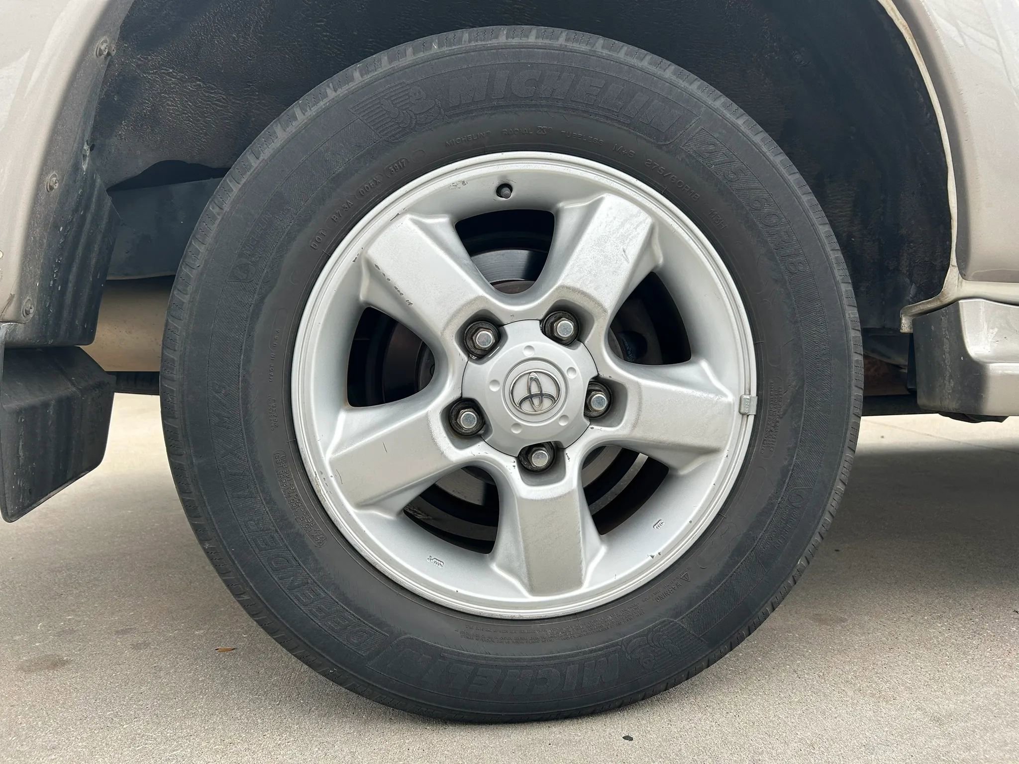 Used 2004 Toyota Land Cruiser AWD/4WD image 31