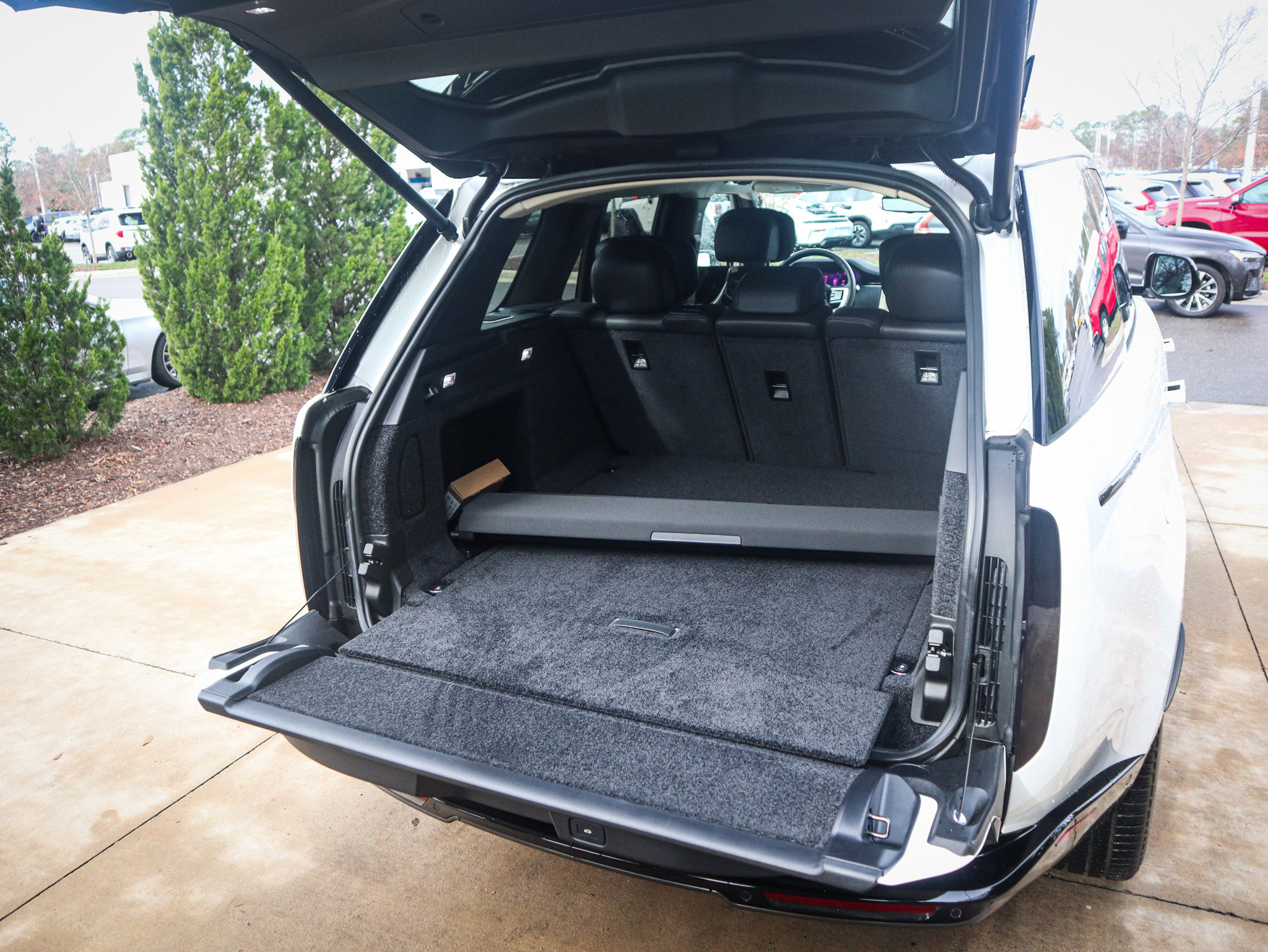 Used 2025 Land Rover Range Rover Autobiography image 33