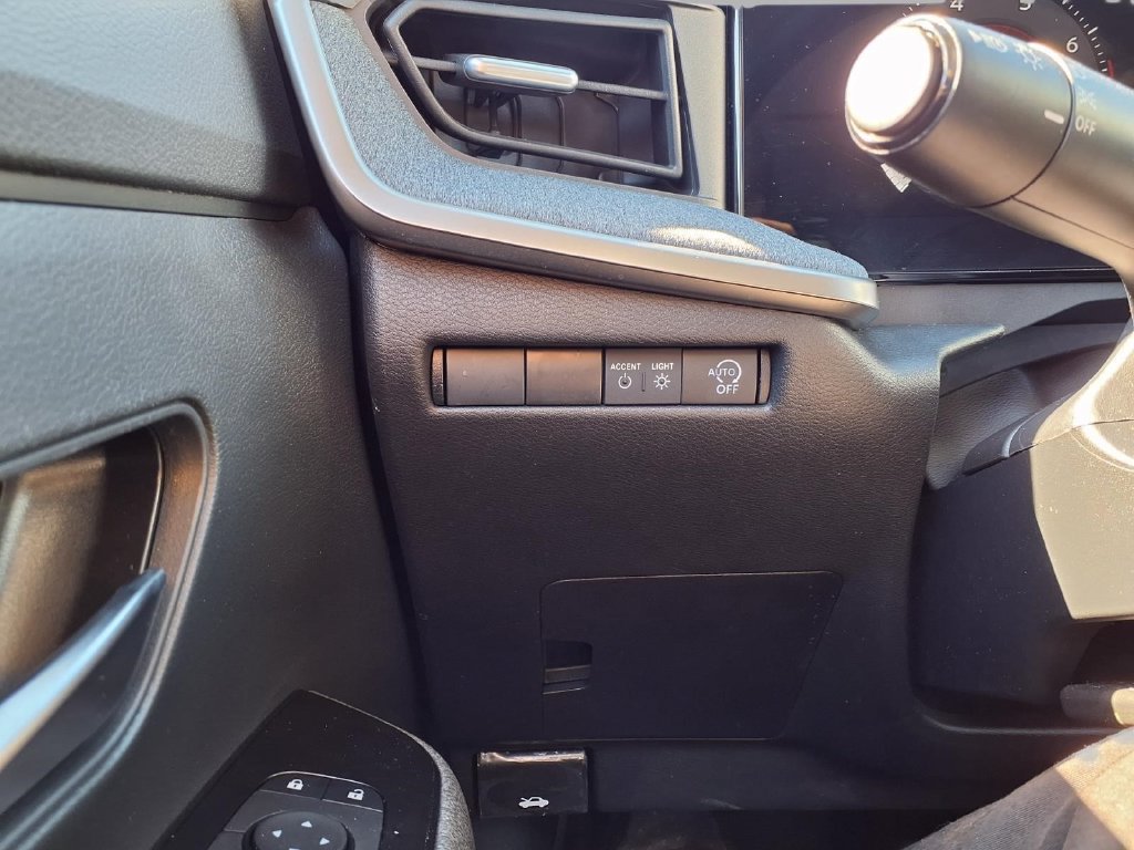 Used 2026 Nissan Kicks SV w/ SV Premium Package FWD image 17