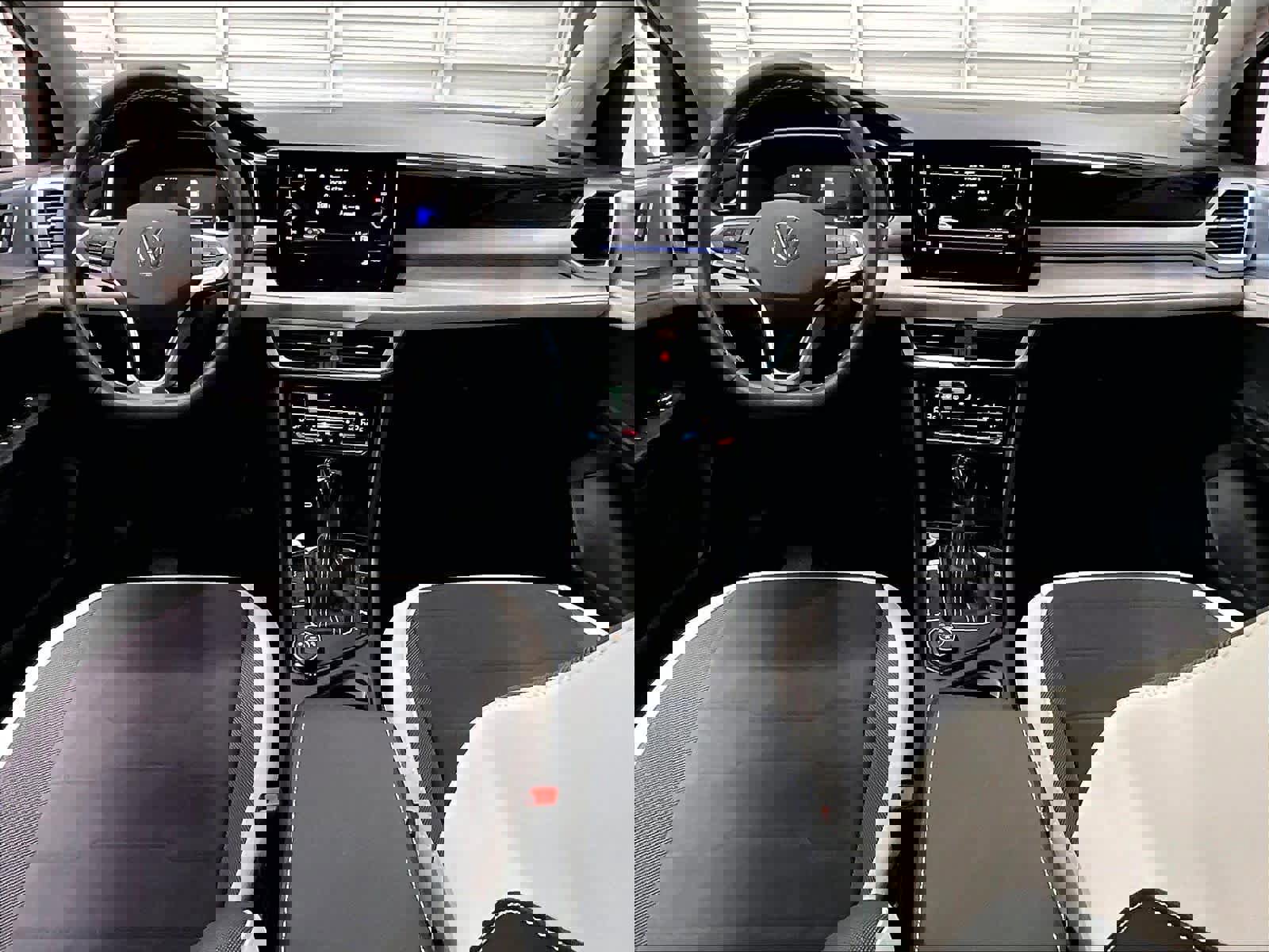 Used 2025 Volkswagen Taos SE w/ Panoramic Sunroof Package image 17