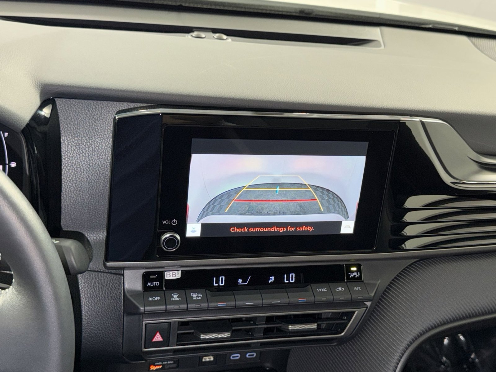 Used 2025 Toyota Camry SE w/ Convenience Package image 19