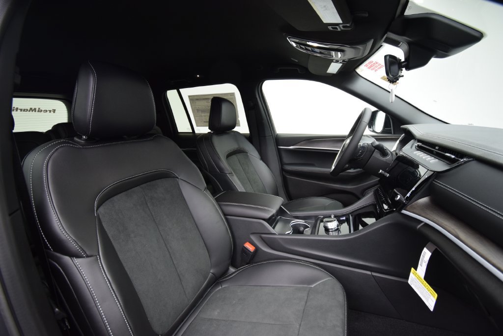 New 2026 Jeep Grand Cherokee Altitude AWD/4WD image 17