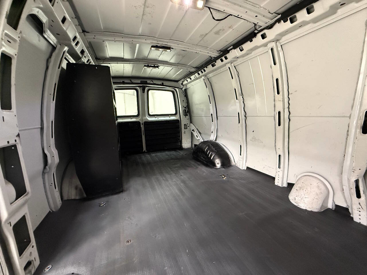 Used 2017 Chevrolet Express 2500 Extended image 32