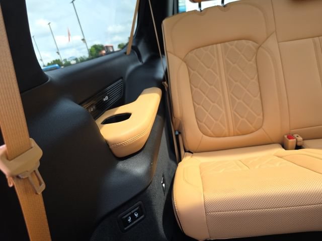 Used 2025 Jeep Grand Wagoneer L Series III w/ Rear Seat Video Group 1 AWD/4WD image 61