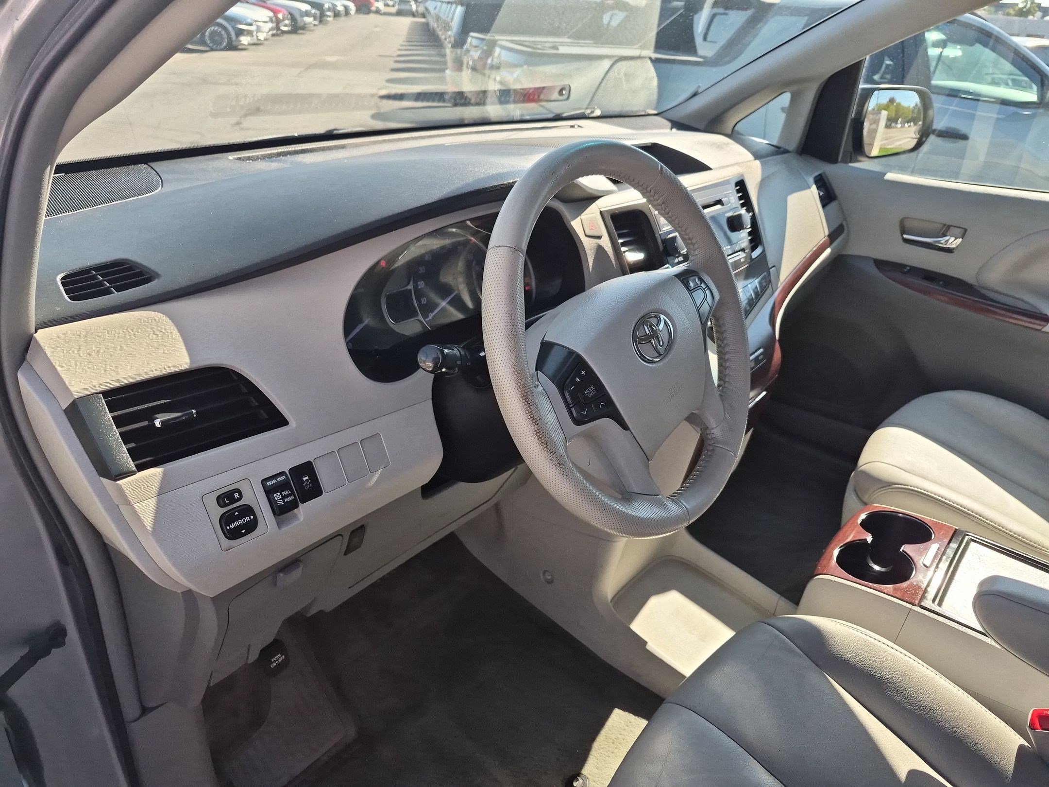 Used 2014 Toyota Sienna XLE FWD image 15