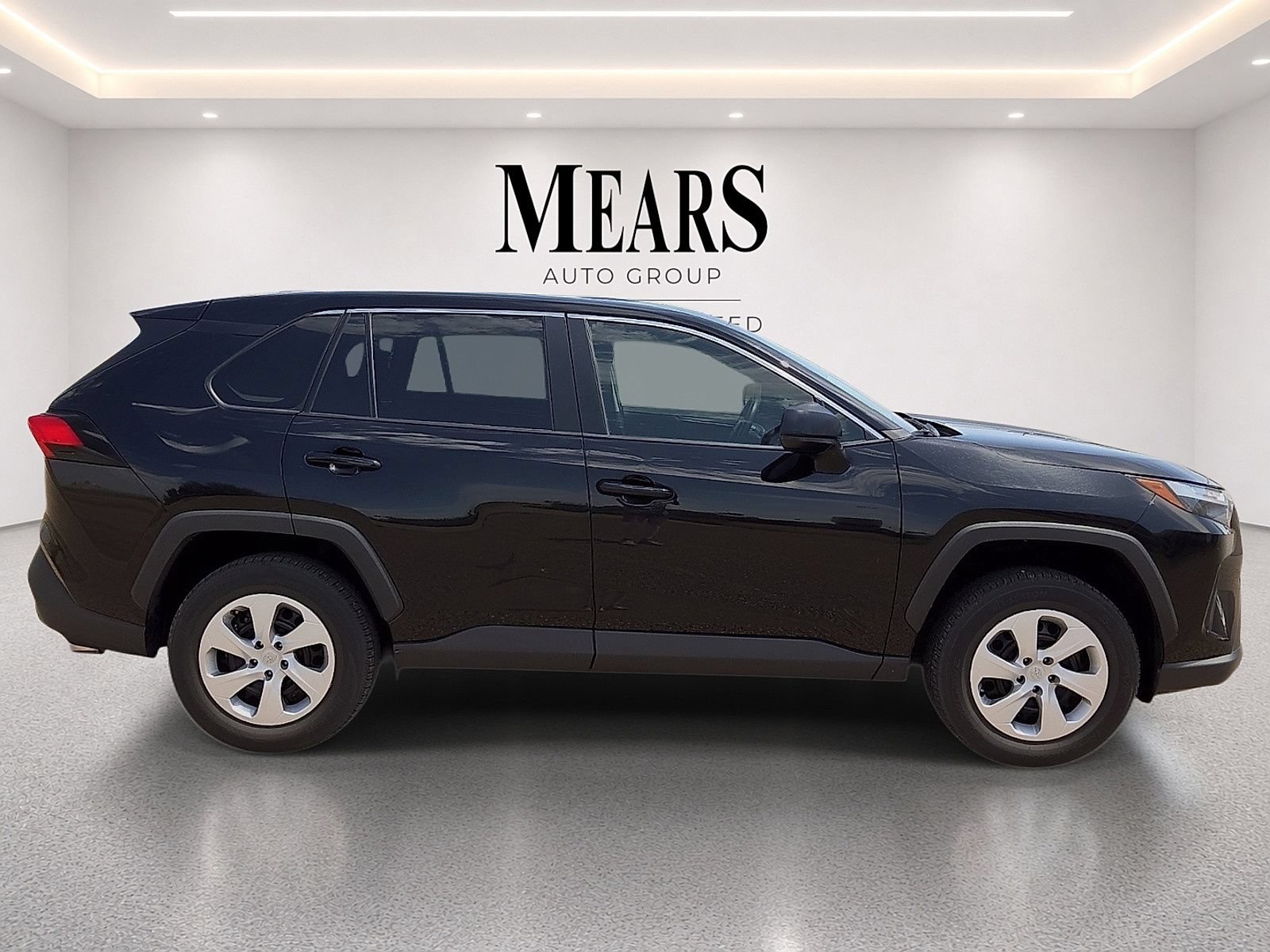 Used 2025 Toyota RAV4 LE AWD/4WD image 6