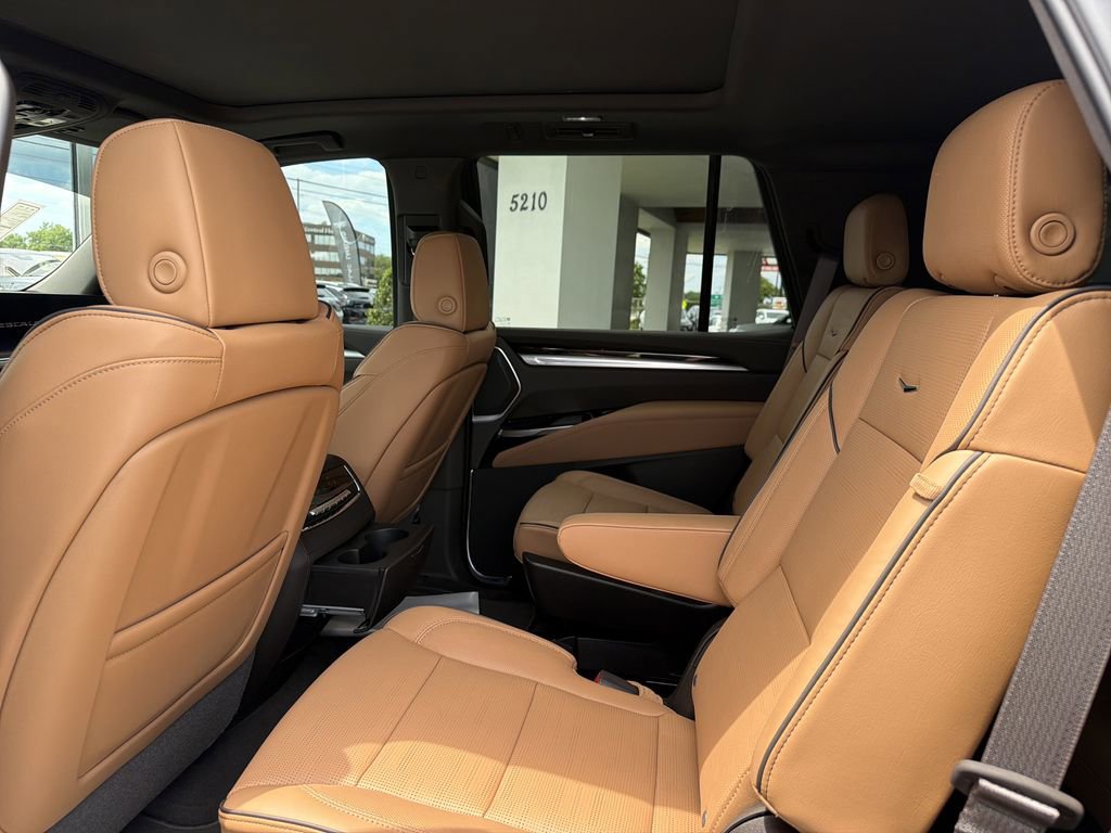 New 2026 Cadillac Escalade Luxury w/ LPO, Radiant Package AWD/4WD image 15