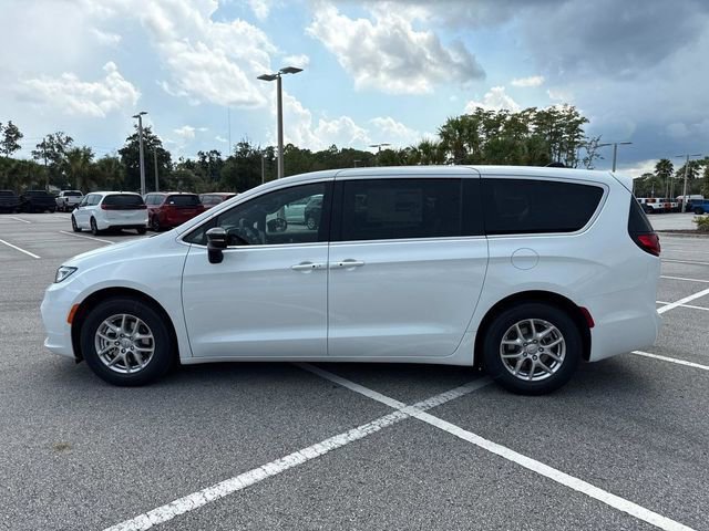 New 2026 Chrysler Pacifica Select image 6