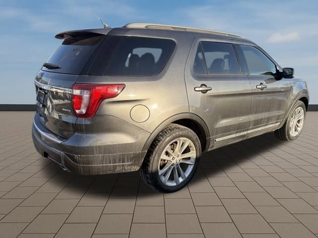 Used 2018 Ford Explorer XLT w/ Equipment Group 202A image 6