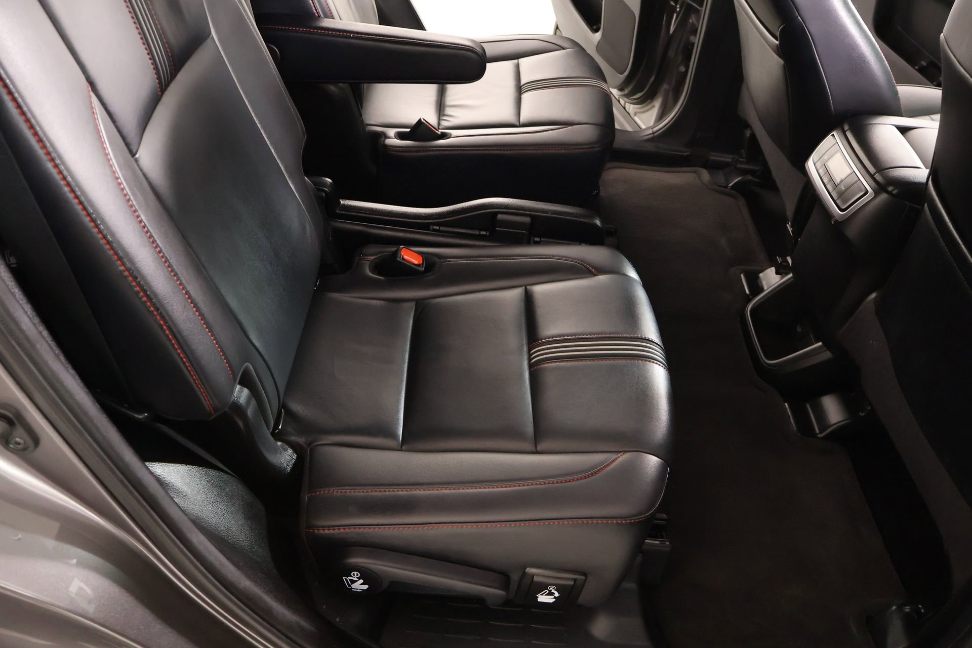 Used 2019 Toyota Highlander SE image 15