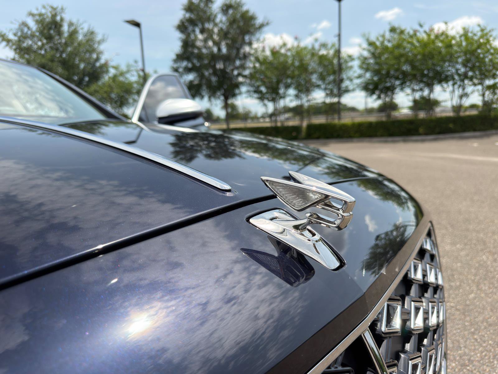 Used 2025 Bentley Flying Spur Plug-In Hybrid AWD/4WD image 12