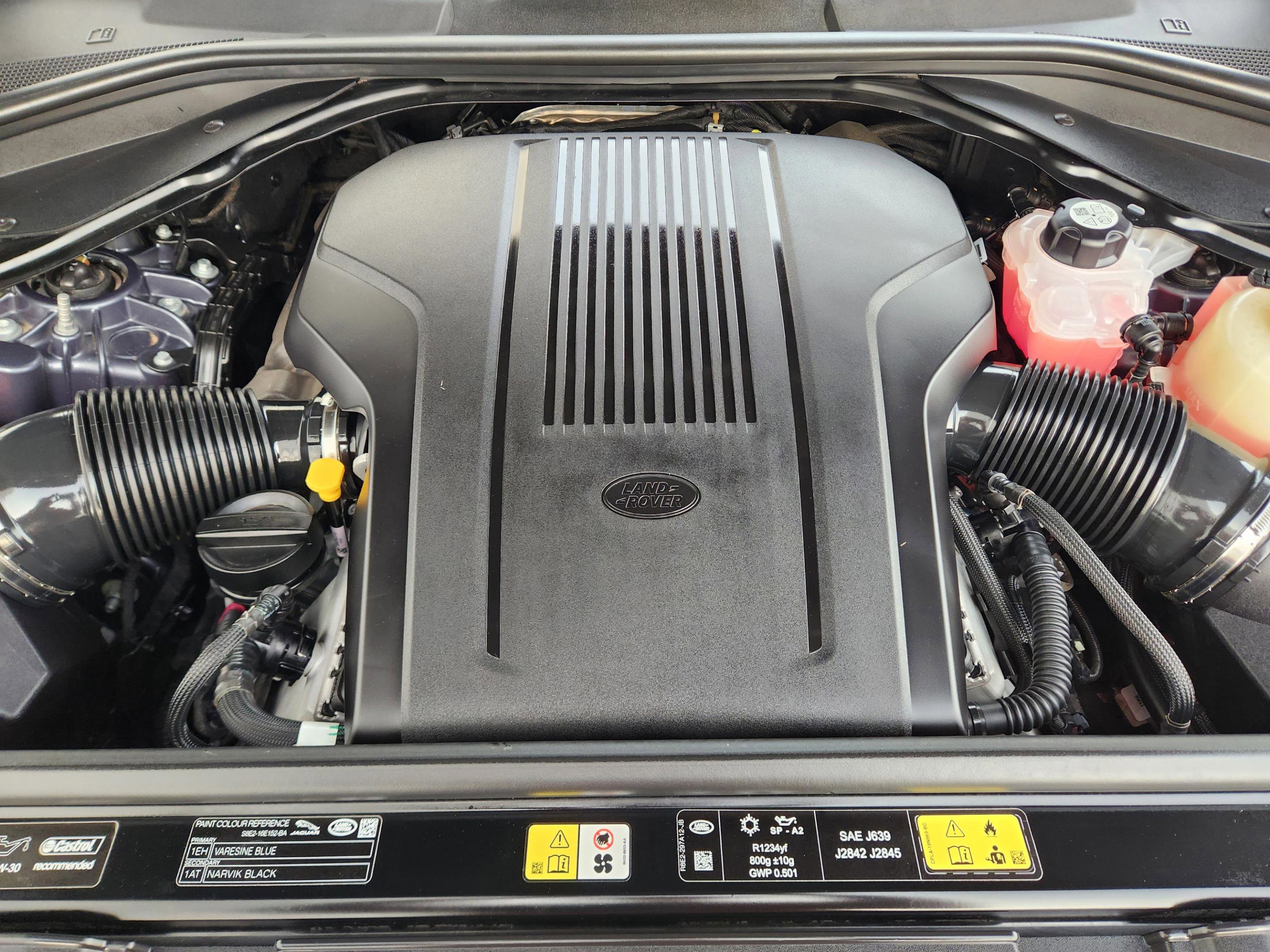 Certified 2025 Land Rover Range Rover SE image 28