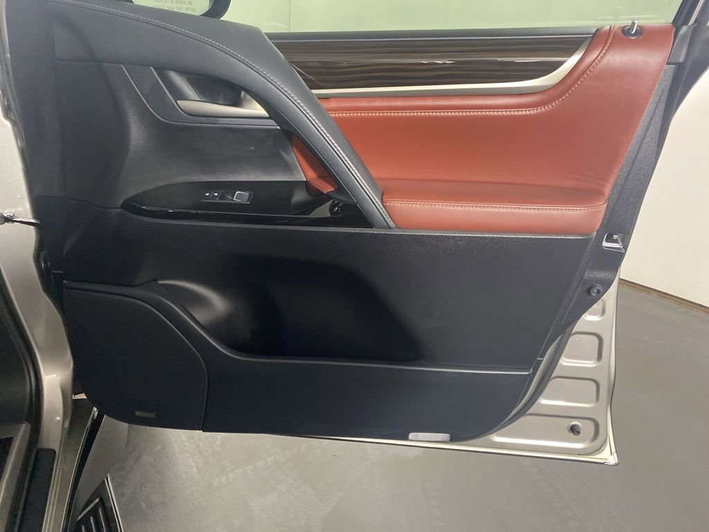 Used 2020 Lexus LX 570 4WD w/ Sport Package image 32