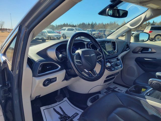 Used 2021 Chrysler Pacifica Touring-L image 13
