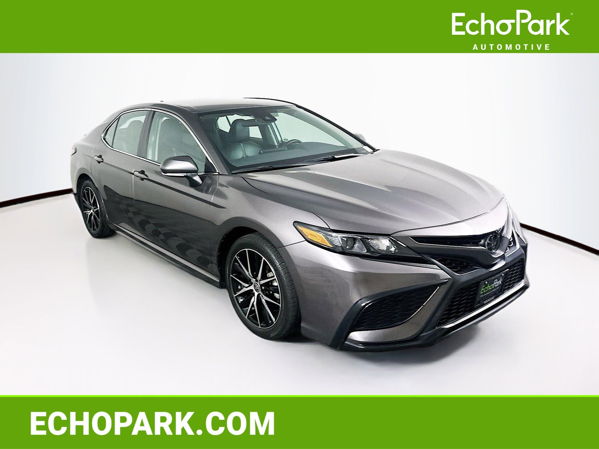 Used 2024 Toyota Camry SE FWD image 1