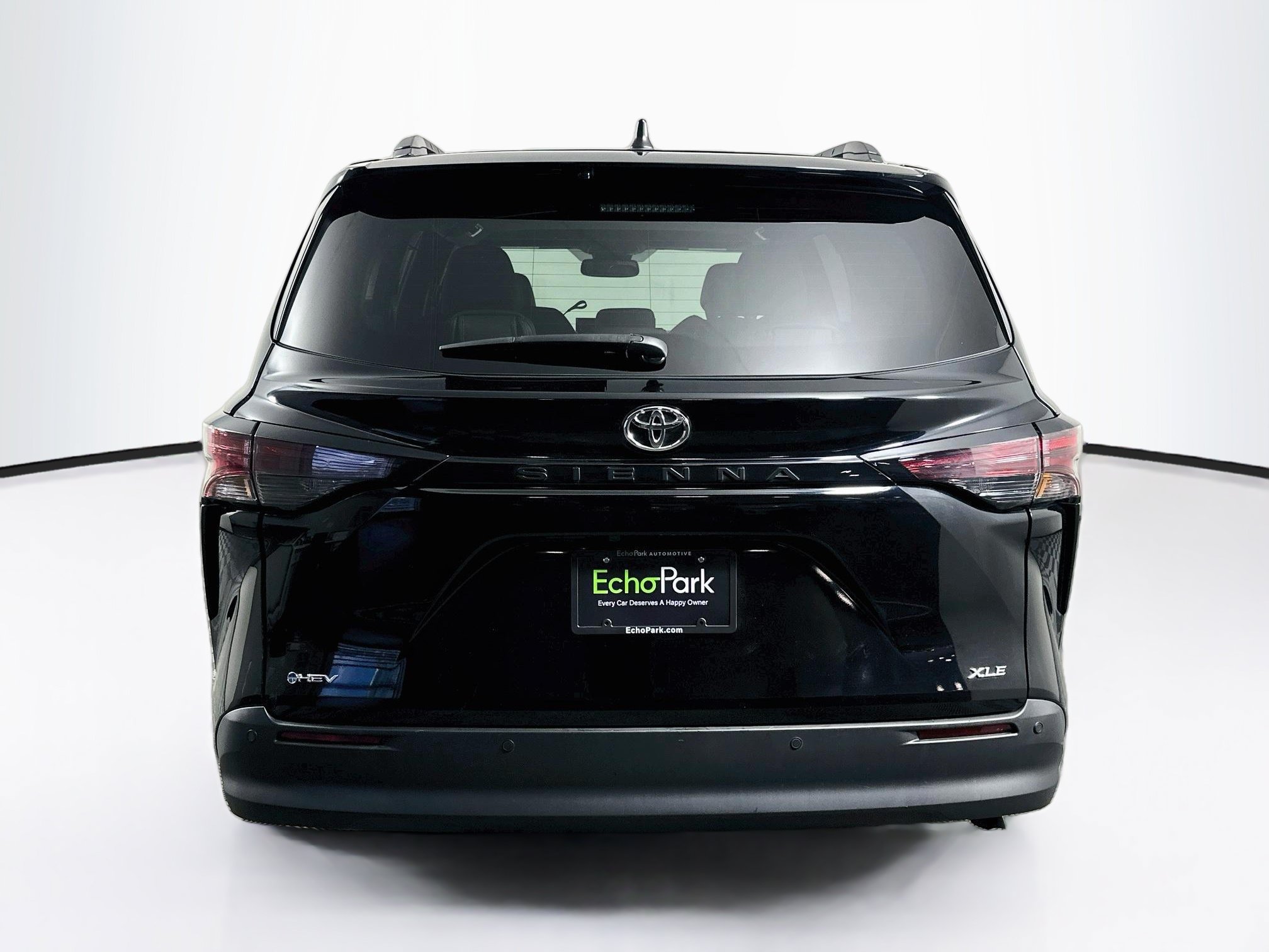 Used 2026 Toyota Sienna XLE FWD image 7