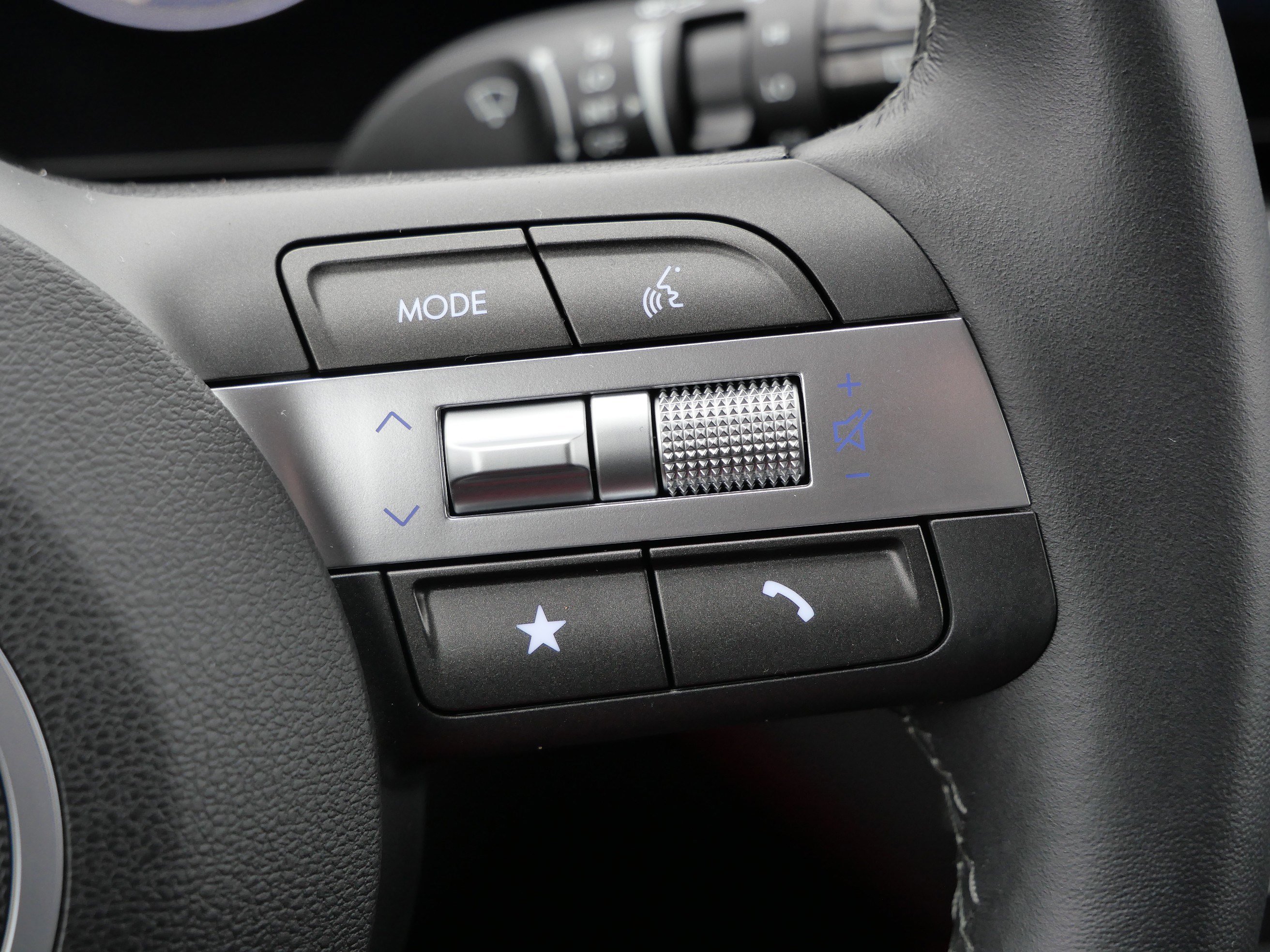 Certified 2025 Hyundai Kona SEL image 33