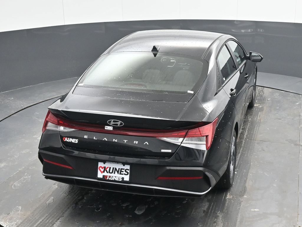 New 2026 Hyundai Elantra Blue image 32