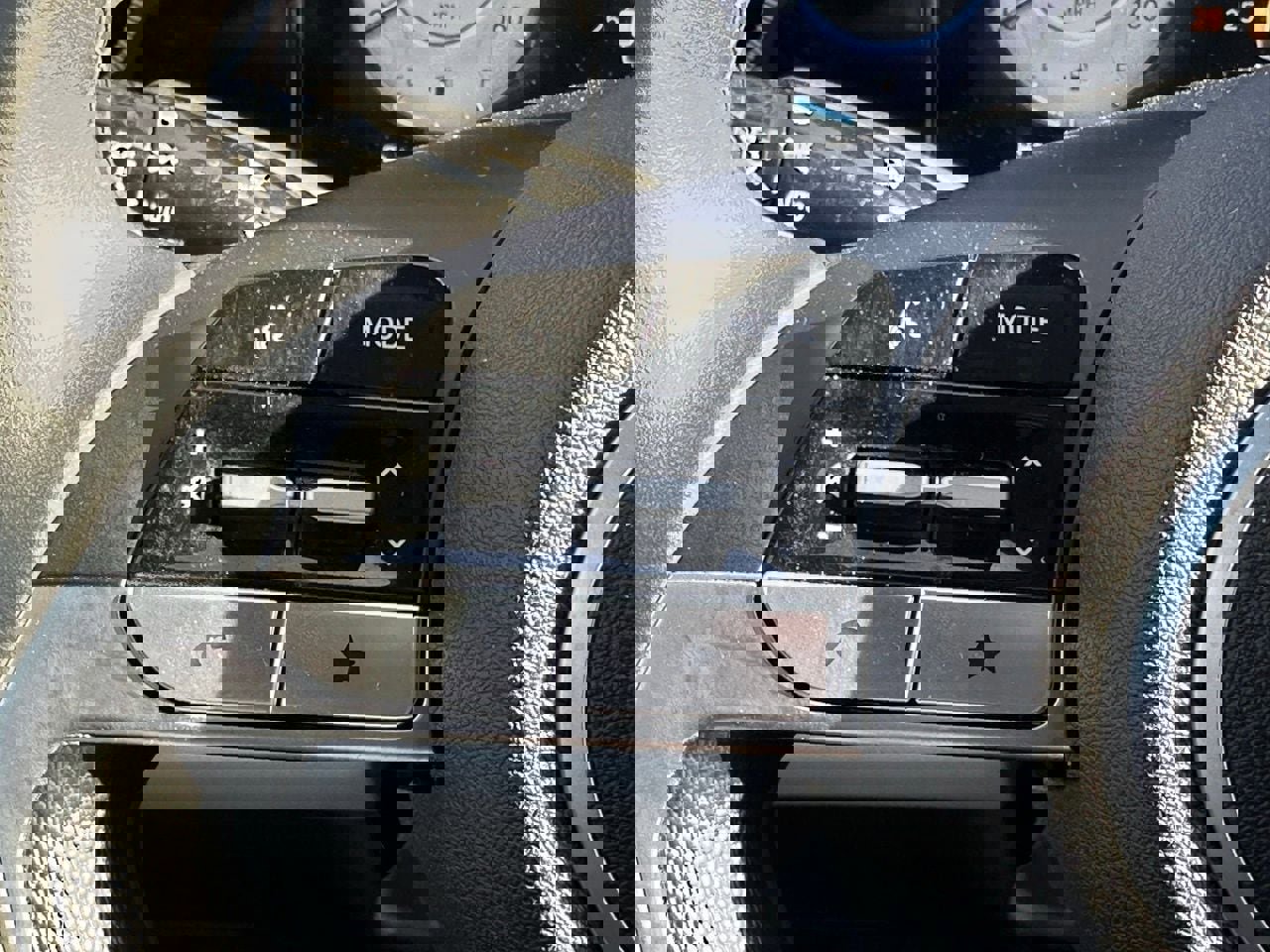 Certified 2025 Hyundai Elantra Limited image 33