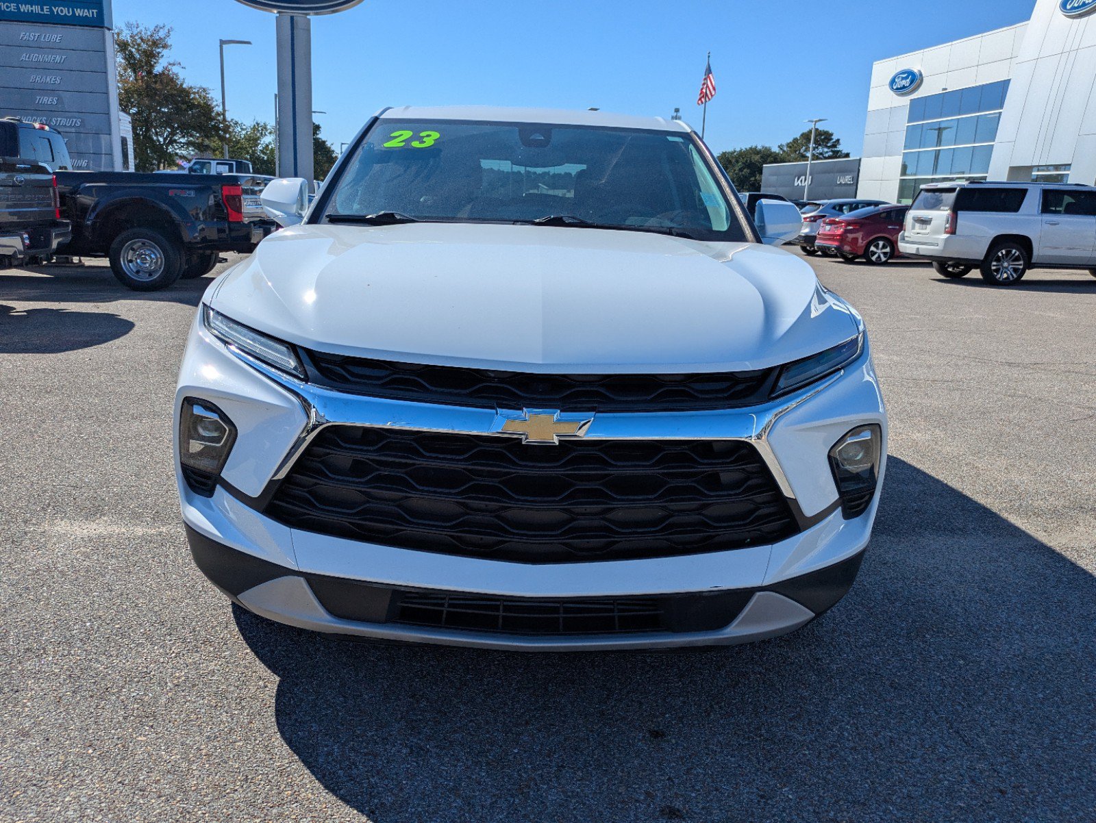 Used 2023 Chevrolet Blazer LT FWD image 2