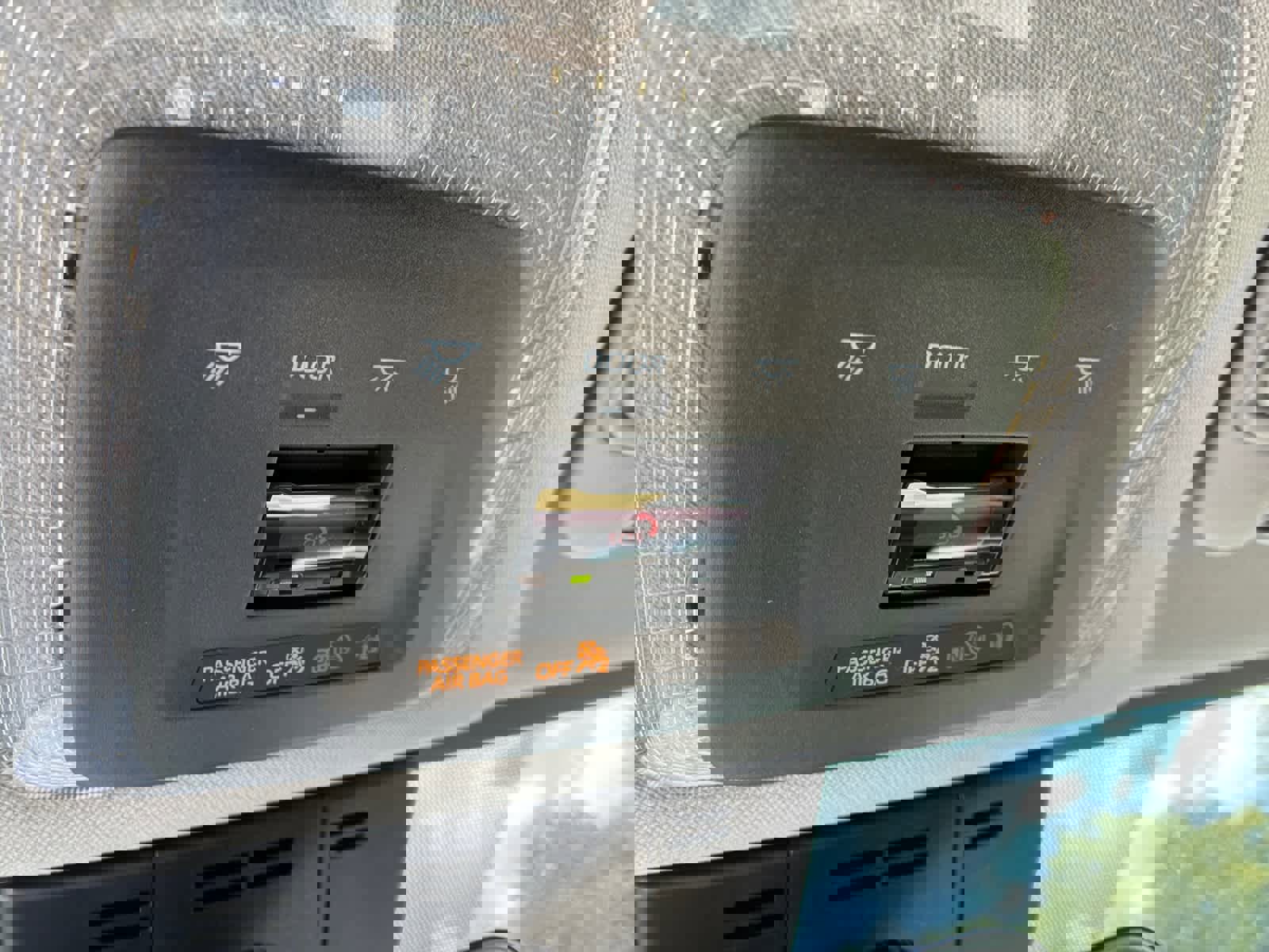 Used 2025 Toyota Prius Plug-In Hybrid image 25