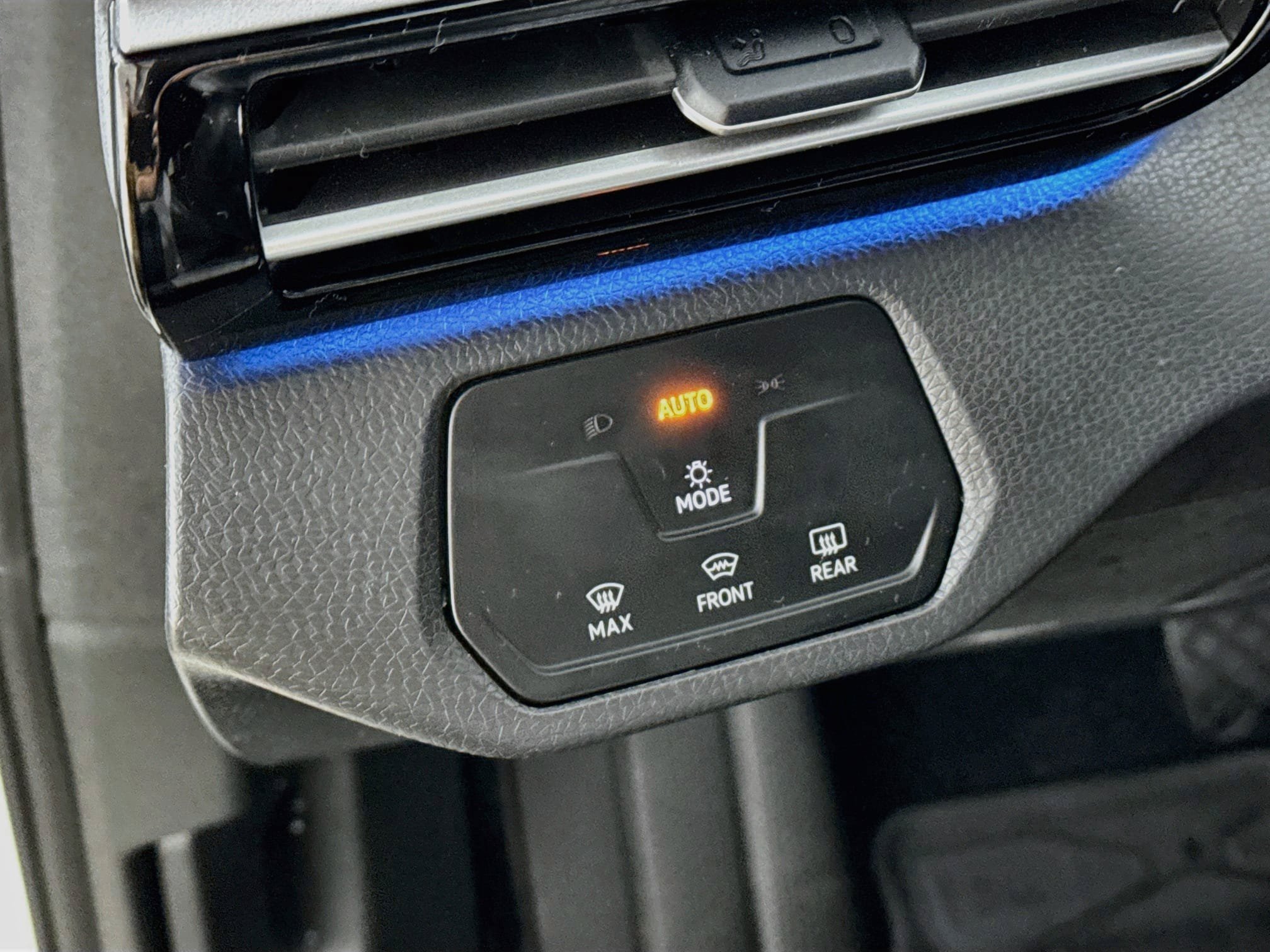 Used 2023 Volkswagen ID.4 Pro AWD/4WD image 13