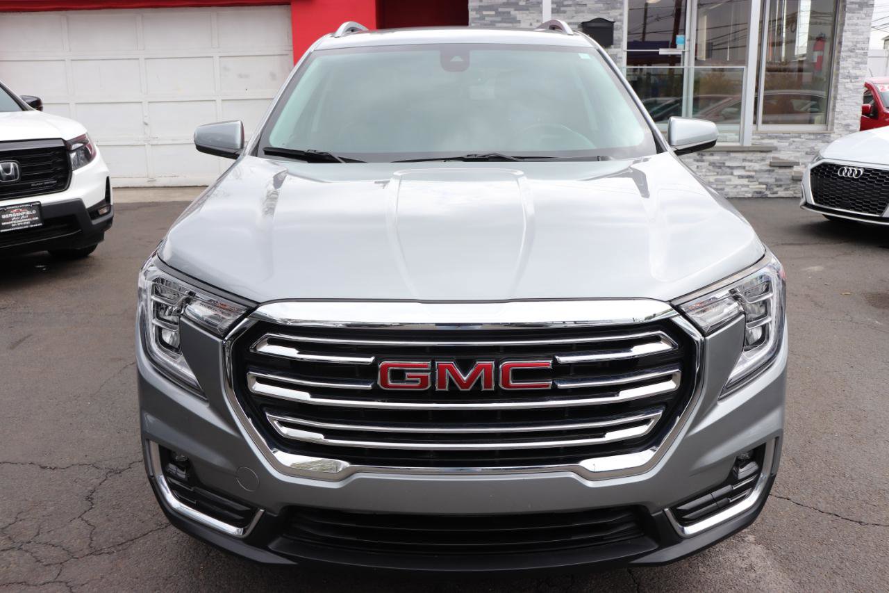 Used 2024 GMC Terrain SLT AWD/4WD image 8