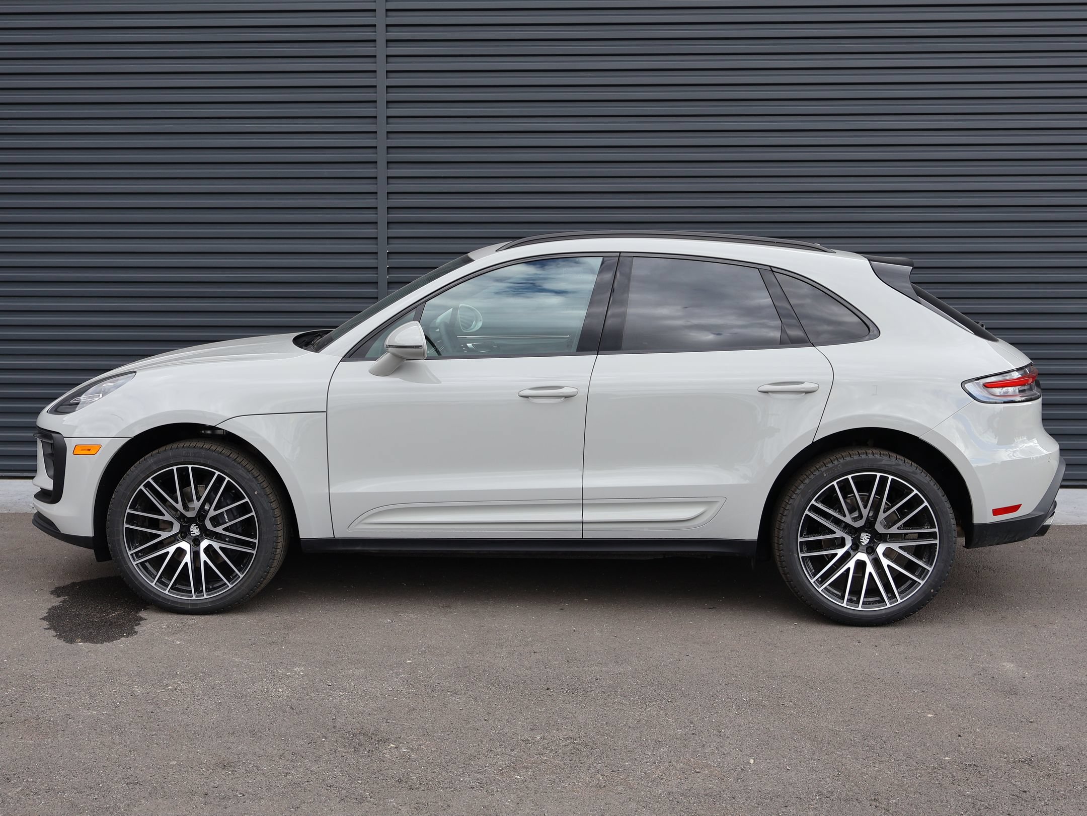 New 2026 Porsche Macan AWD/4WD image 2