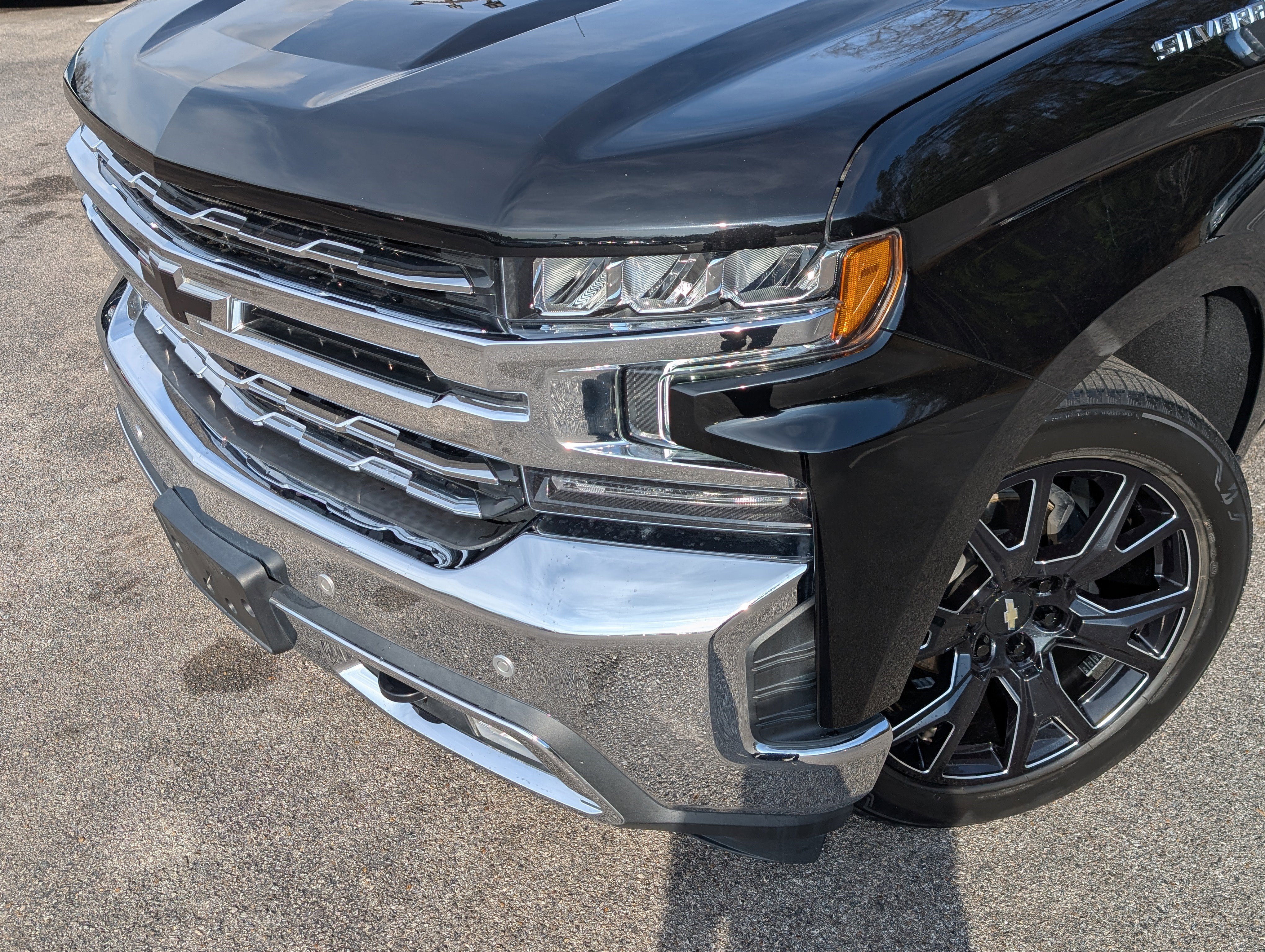 Used 2022 Chevrolet Silverado 1500 LTZ w/ Technology Package image 13