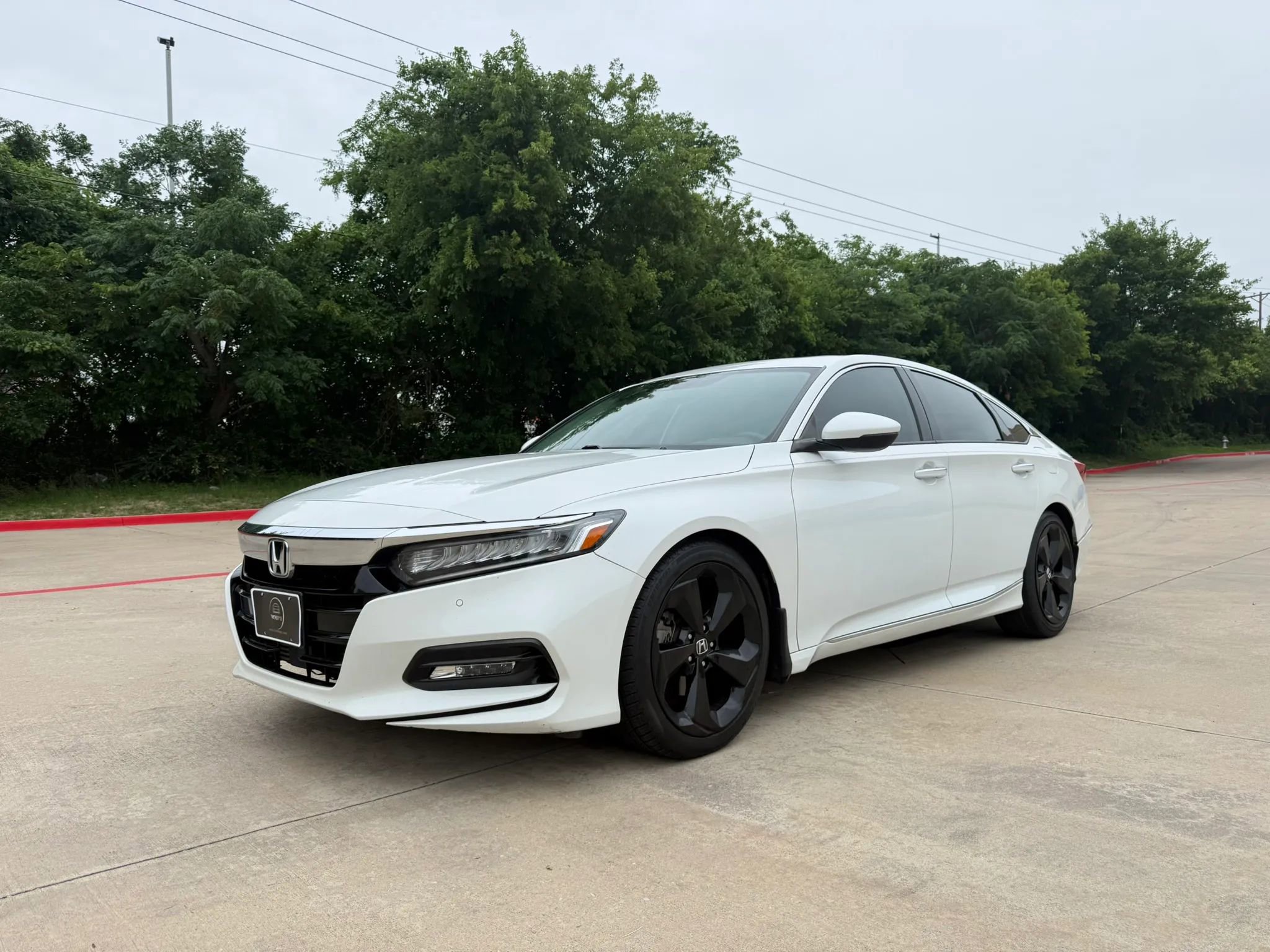 Used 2019 Honda Accord Touring image 2