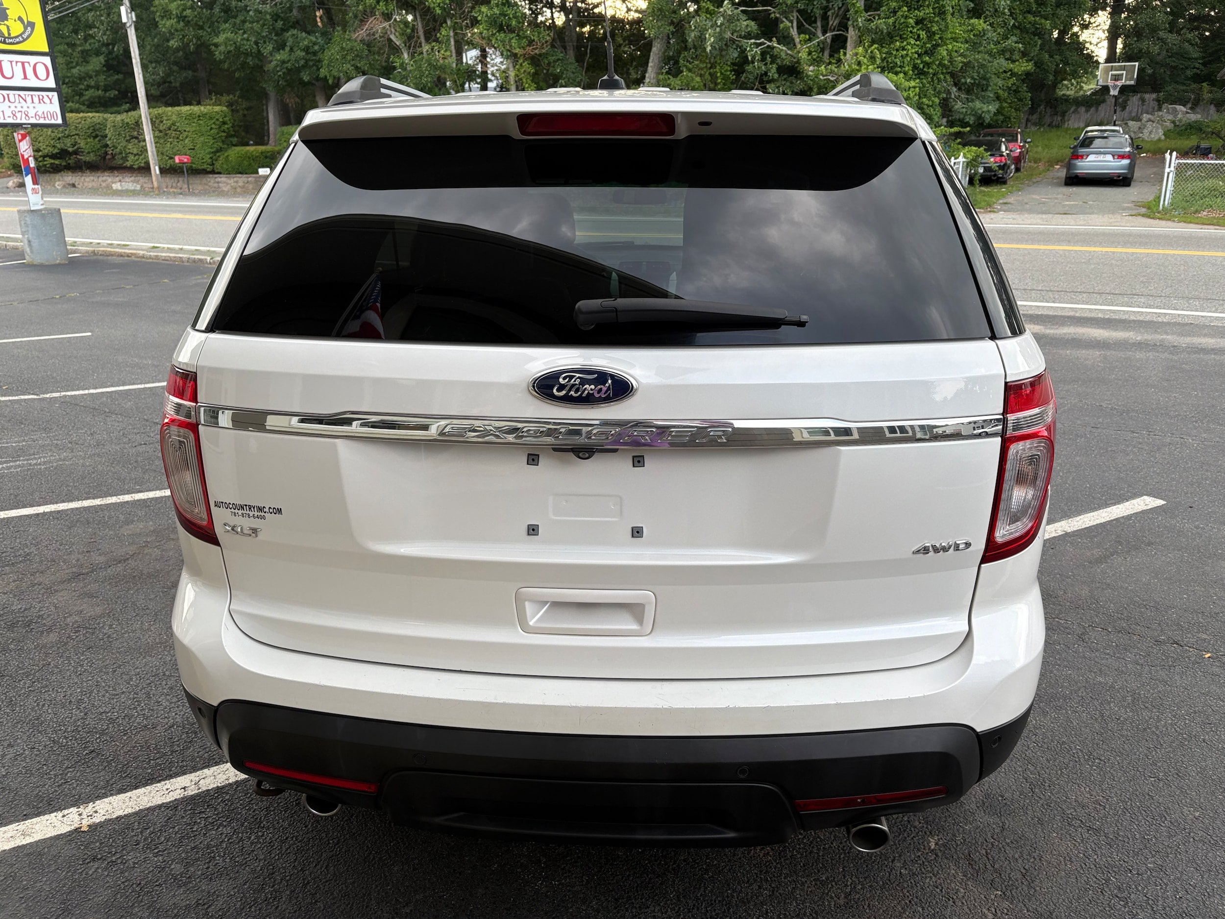 Used 2014 Ford Explorer XLT w/ Equipment Group 202A AWD/4WD image 6