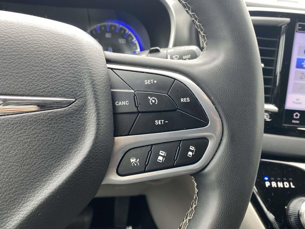 Used 2023 Chrysler Pacifica Touring-L image 20