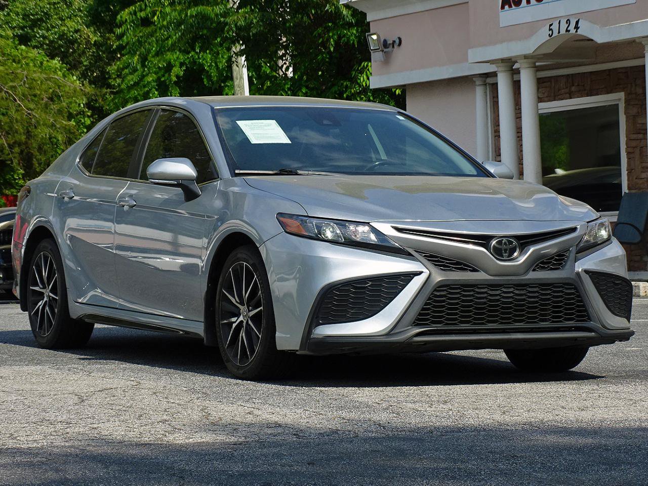 Used 2023 Toyota Camry SE FWD image 7