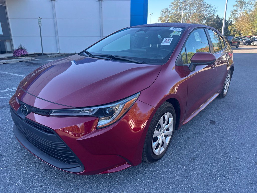 Used 2025 Toyota Corolla LE FWD image 1