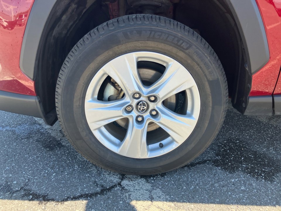 Used 2021 Toyota RAV4 XLE image 31