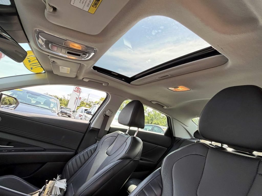 Certified 2023 Hyundai Elantra Limited w/ Cargo Package FWD image 8