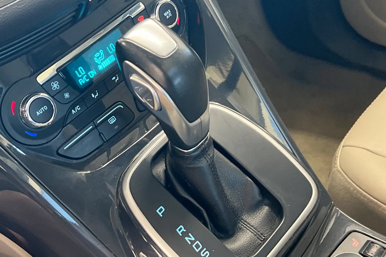 Used 2014 Ford Escape Titanium w/ Equipment Group 401A AWD/4WD image 22