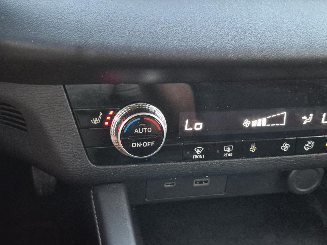 Used 2023 Mitsubishi Outlander SE AWD/4WD image 29