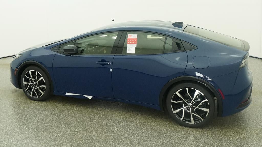 New 2026 Toyota Prius Plug-In Hybrid FWD image 4
