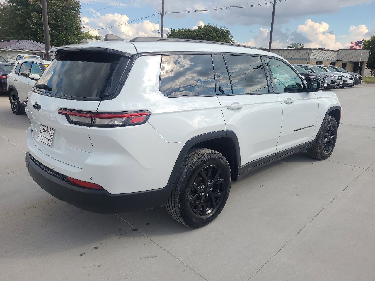 Used 2024 Jeep Grand Cherokee L Laredo image 6